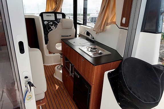 Quicksilver Captur 905 Pilothouse / Mercury 350 Verado 8 of 25