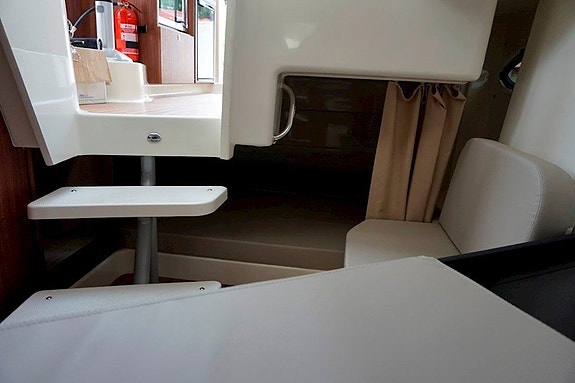 Quicksilver Captur 905 Pilothouse / Mercury 350 Verado 19 of 25
