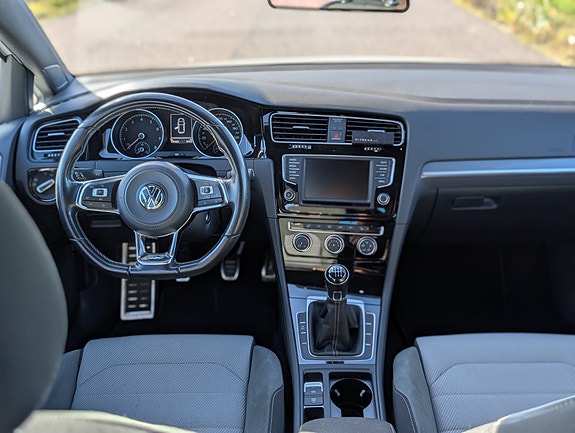 Volkswagen Golf VII 11 of 11