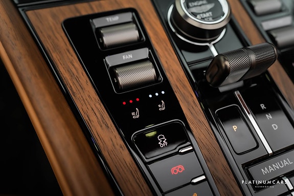 Aston Martin DB12 S 15 of 28