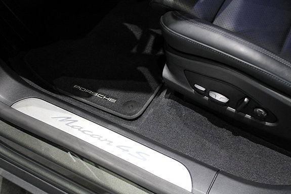 Porsche Macan 4S 11 of 16