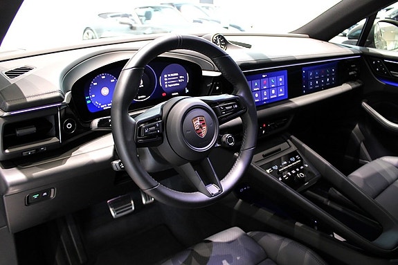 Porsche Macan 4S 3 of 16