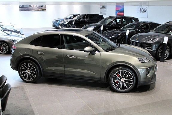 Porsche Macan 4S 7 of 16