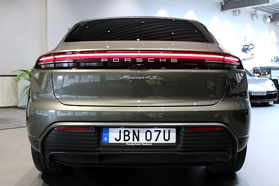 Porsche Macan 4S 6 of 16
