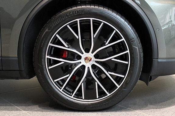 Porsche Macan 4S 9 of 16