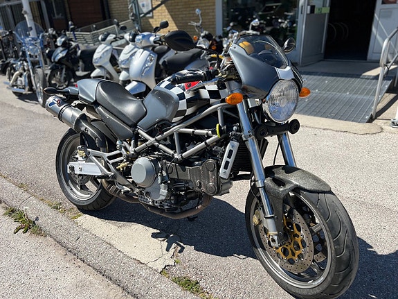 Ducati MONSTER 916 S4 2 of 7