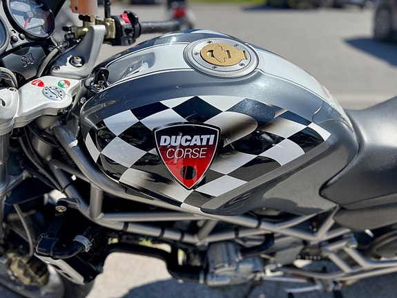 Ducati MONSTER 916 S4 4 of 7