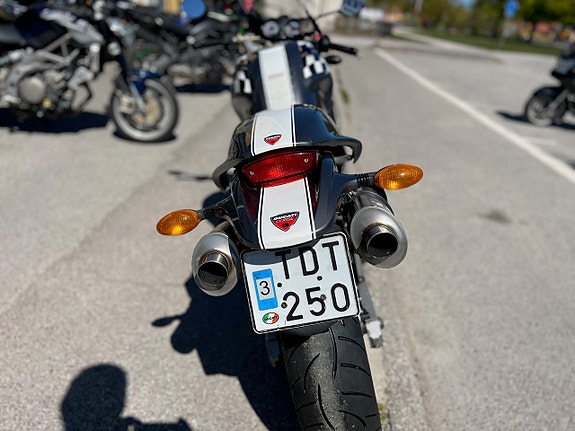 Ducati MONSTER 916 S4 6 of 7