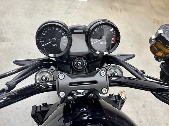 Kawasaki Z900 RS Black Ball Edition 2027 Nu hemma i butiken 11 of 11