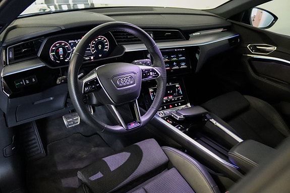 Audi Q8 e-tron 7 of 24