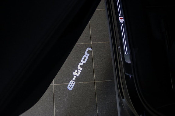 Audi Q8 e-tron 21 of 24