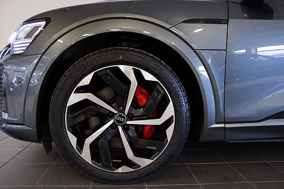 Audi Q8 e-tron 22 of 24