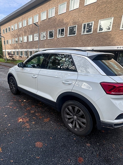 Volkswagen T-Roc 4 of 7