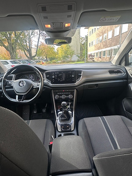 Volkswagen T-Roc 2 of 7