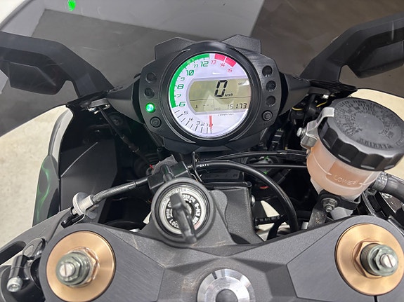 Kawasaki Ninja ZX-10R '*OBS Endast 1517 mil* 7 of 7