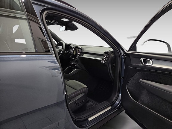 Volvo XC40 14 of 16