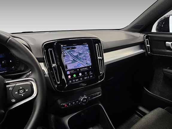 Volvo XC40 9 of 16