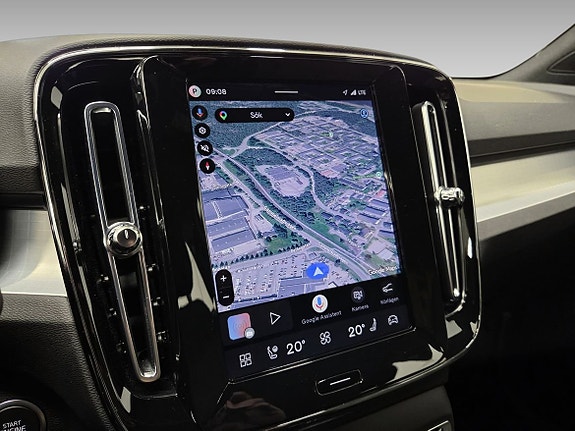 Volvo XC40 10 of 16