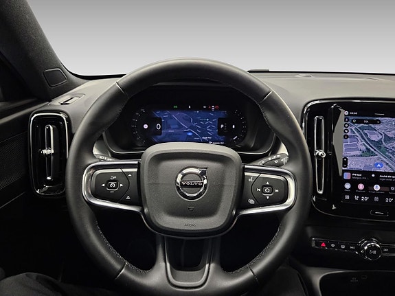 Volvo XC40 8 of 16