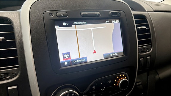 Nissan NV300 18 of 18