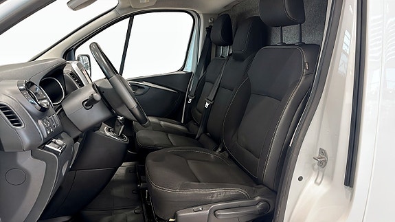 Nissan NV300 5 of 18