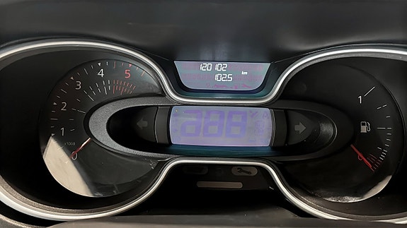 Nissan NV300 13 of 18