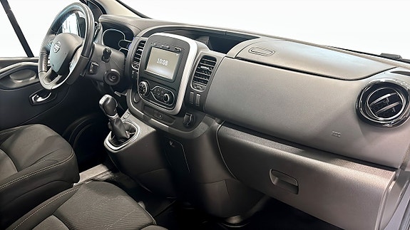 Nissan NV300 3 of 18