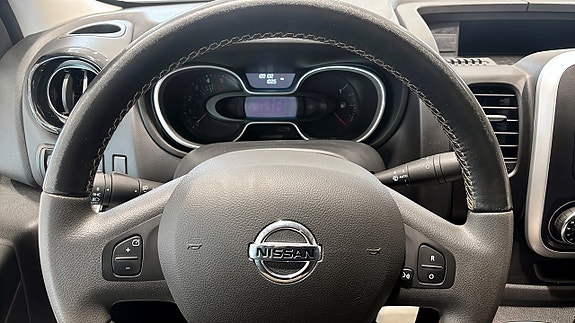 Nissan NV300 14 of 18
