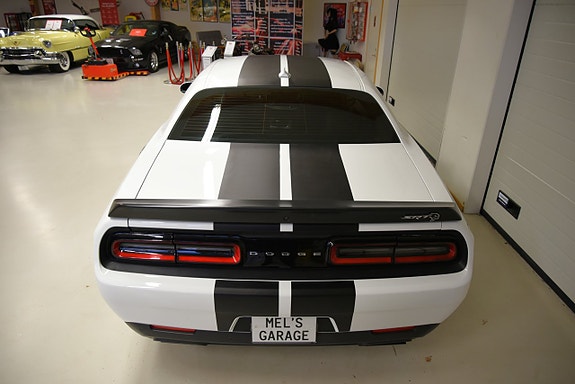 Dodge Challenger 9 of 30