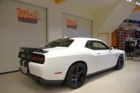 Dodge Challenger 8 of 30