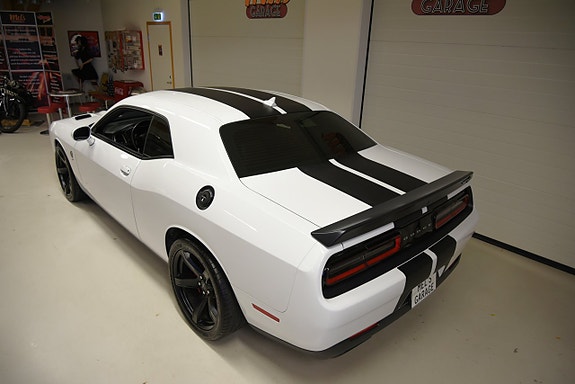 Dodge Challenger 10 of 30