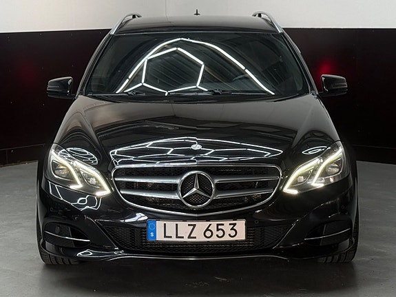 Mercedes-Benz E250 3 of 21