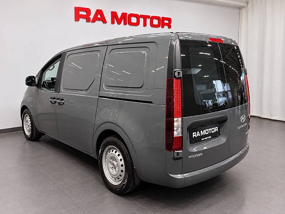 Hyundai Staria 2 of 13