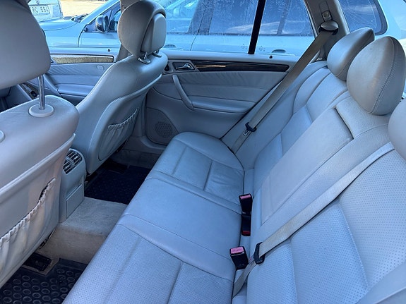 Mercedes-Benz C320 8 of 8