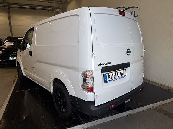 Nissan NV200 3 of 18