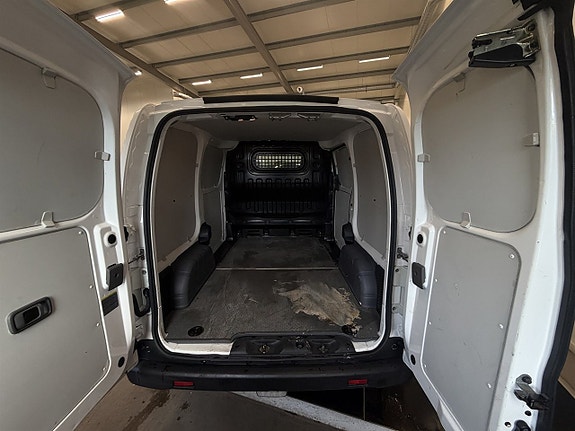 Nissan NV200 6 of 18