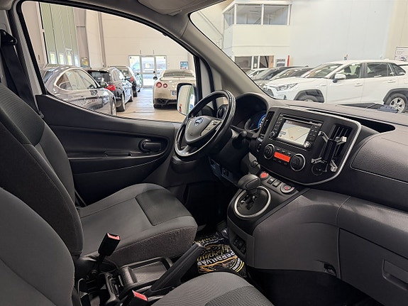 Nissan NV200 11 of 18