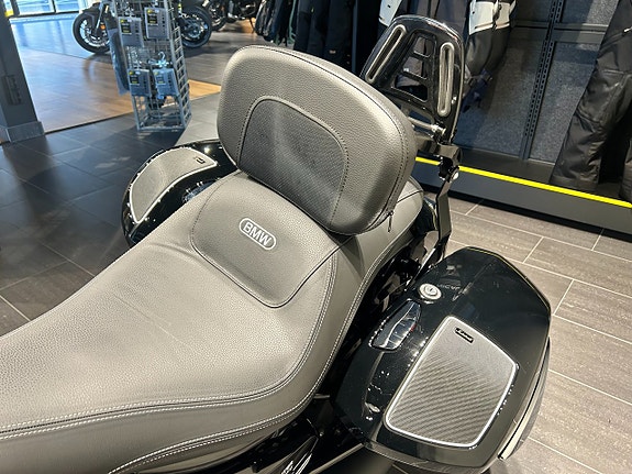 BMW R18 Bagger /ACC/Vance & Hines/379 mil 14 of 16