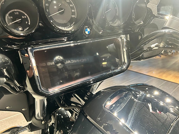 BMW R18 Bagger /ACC/Vance & Hines/379 mil 7 of 16