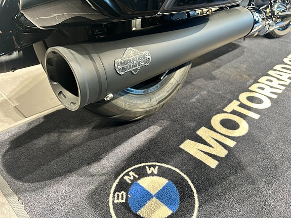 BMW R18 Bagger /ACC/Vance & Hines/379 mil 13 of 16