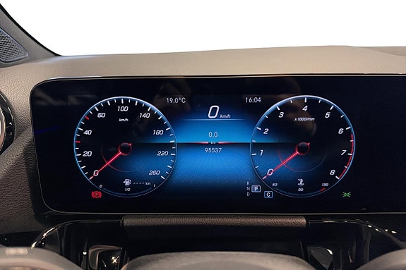 Mercedes-Benz GLA 200 14 of 23