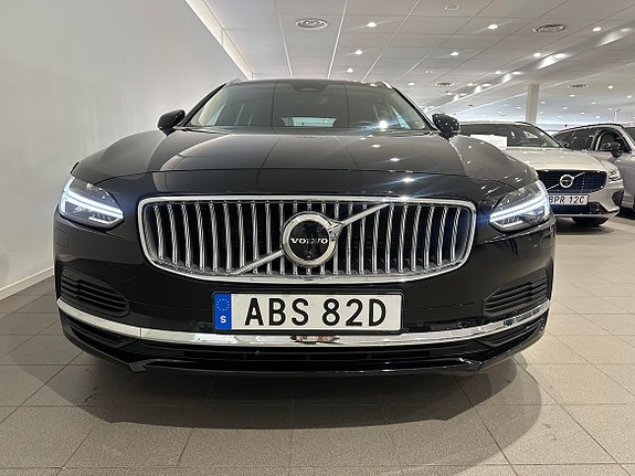 Volvo V90 2 of 19