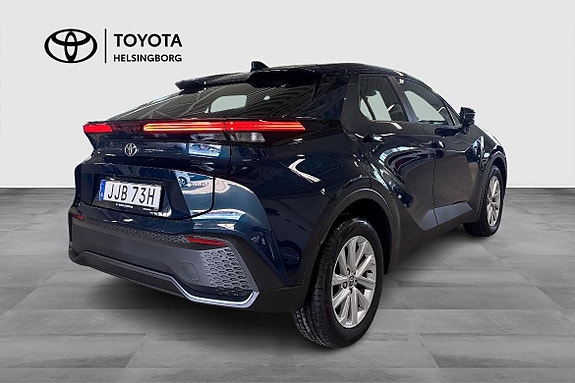 Toyota C-HR 4 of 12