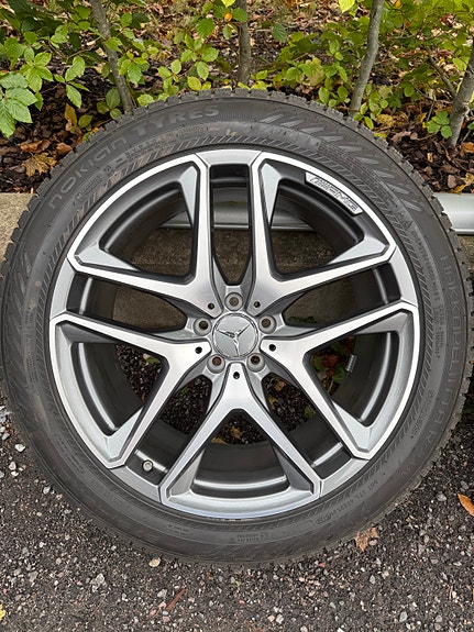 21” smidda Mercedes original vinterhjul med Hakka R5 SUV