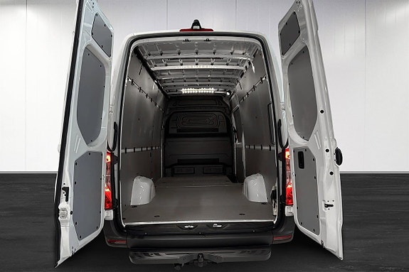 Mercedes-Benz eSprinter 420 13 of 14