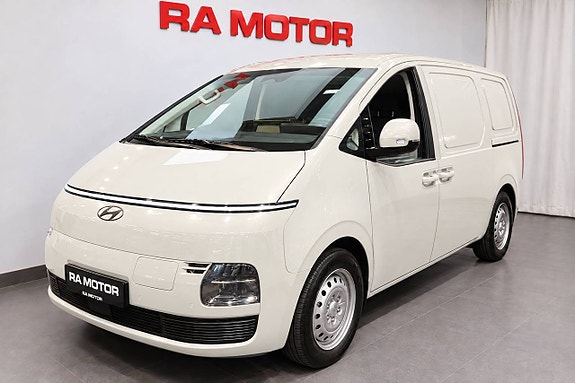 Hyundai Staria 3 of 12