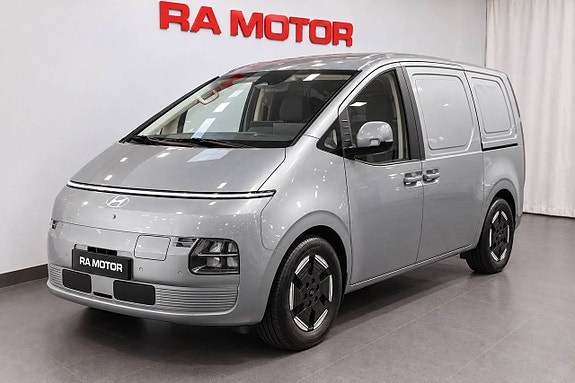 Hyundai Staria 2 of 12