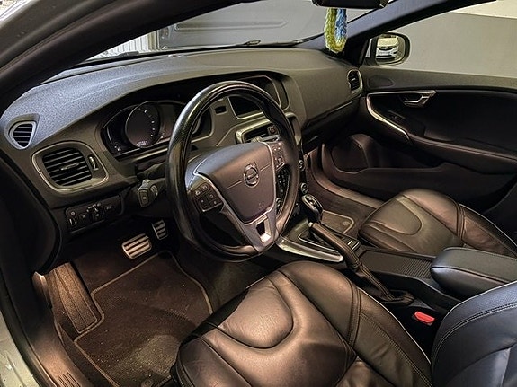 Volvo V40 8 of 11