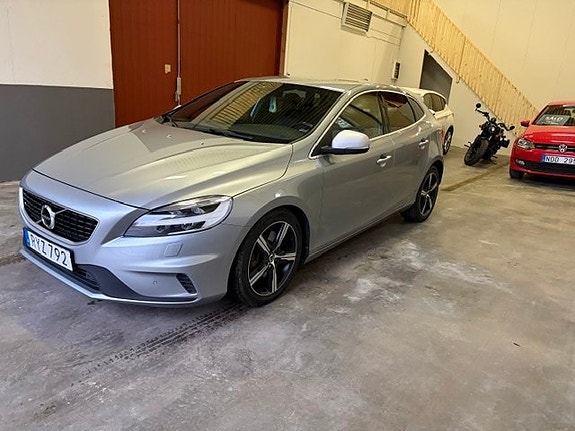 Volvo V40 2 of 11