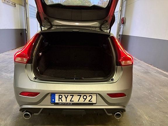 Volvo V40 6 of 11